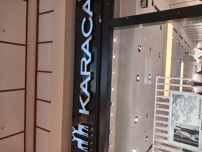 Karaca, züccaciye değil miydi giyim mağazası da mı varmış🙄?
