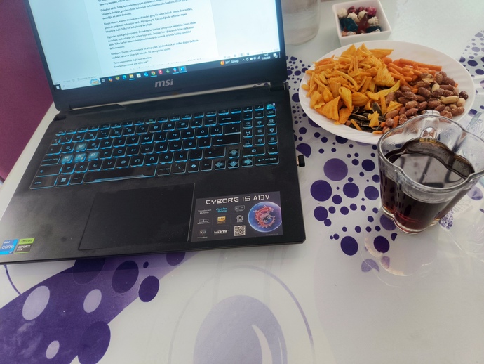 Kahvaltı etmeden abur cubur yenir mi?