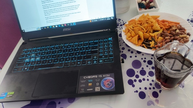 Kahvaltı etmeden abur cubur yenir mi?