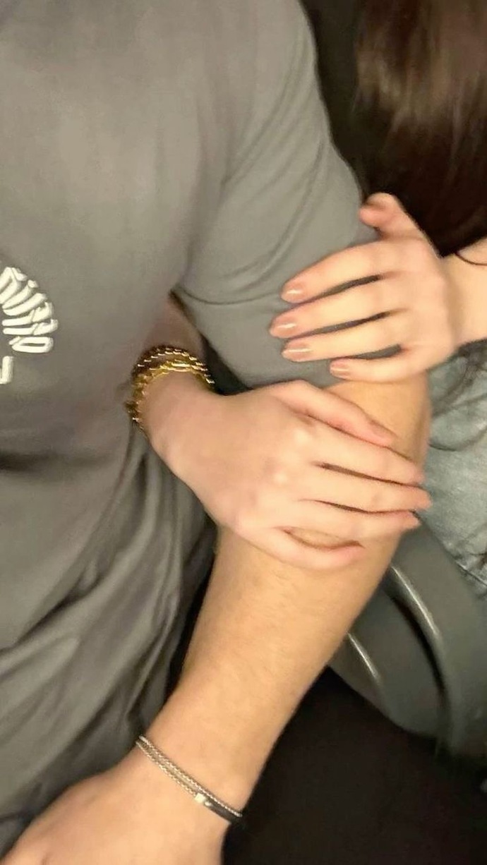 El ele yürümeyi seviyor musun?