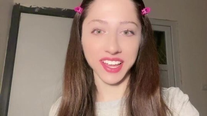 Söylentiye göre "Videomu abim editliyor" diyen kızın abisi yokmuş! Sizce gerçekten abisi var mı?