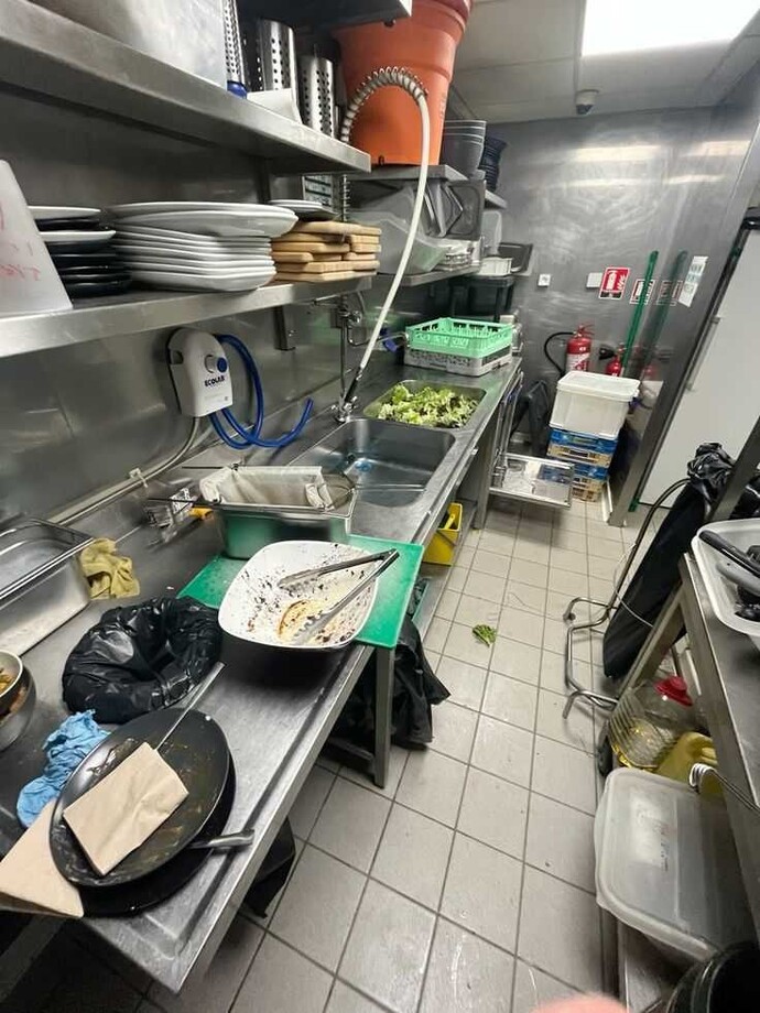 Sürekli yemek yediğiniz bir restoranın mutfağının kirli olduğunu görseniz, oradan bir daha yemek yer misiniz?