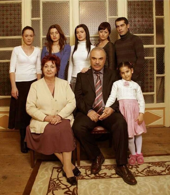 Yaprak Dökümü dizisini izliyor muydunuz? Bu dizi ile ilgili aklınızda neler kaldı, gerçek kötü karakter kimdi?