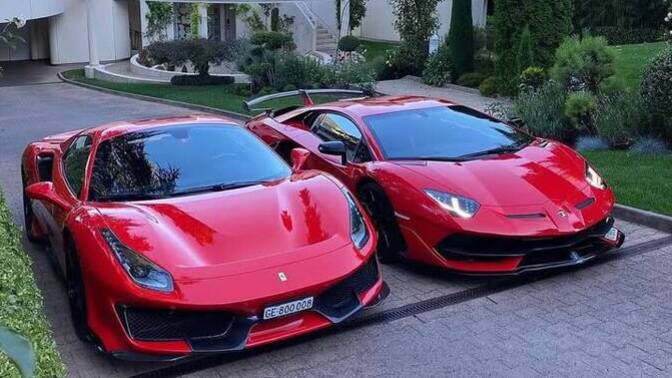 Lamborghini vs. Ferrari siz hangi markayı tercih ederdiniz?