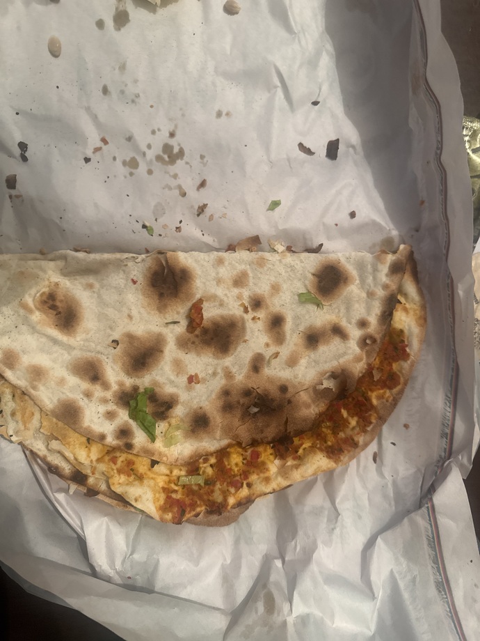 Lahmacunu nasıl yersiniz acılı, acısız?