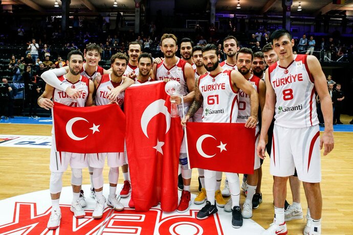 #EuroBasket Turnuvasında Türkiye Polonyayı 91-77 yenerek Yarı Finale yükseldi. 12 Dev Adamın performansını nasıl buldunuz?