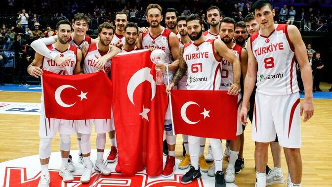 #EuroBasket Turnuvasında Türkiye Polonya'yı 91-77 yenerek Yarı Final'e yükseldi. 12 Dev Adamın performansını nasıl buldunuz?