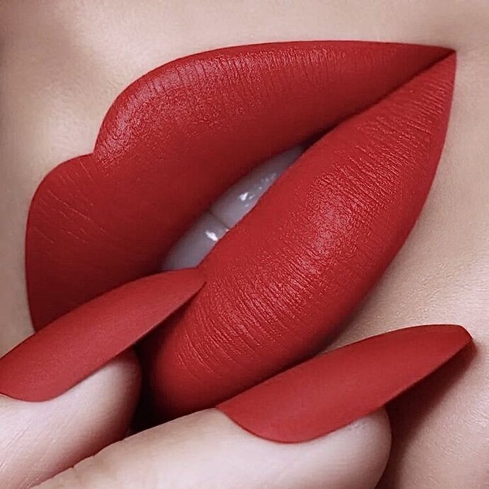 Üst dudağınız kalp şeklinde mi 💄?