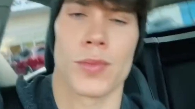 Sakalsız bir erkek yakışıklıysa her türlü yakışıklı mıdır?