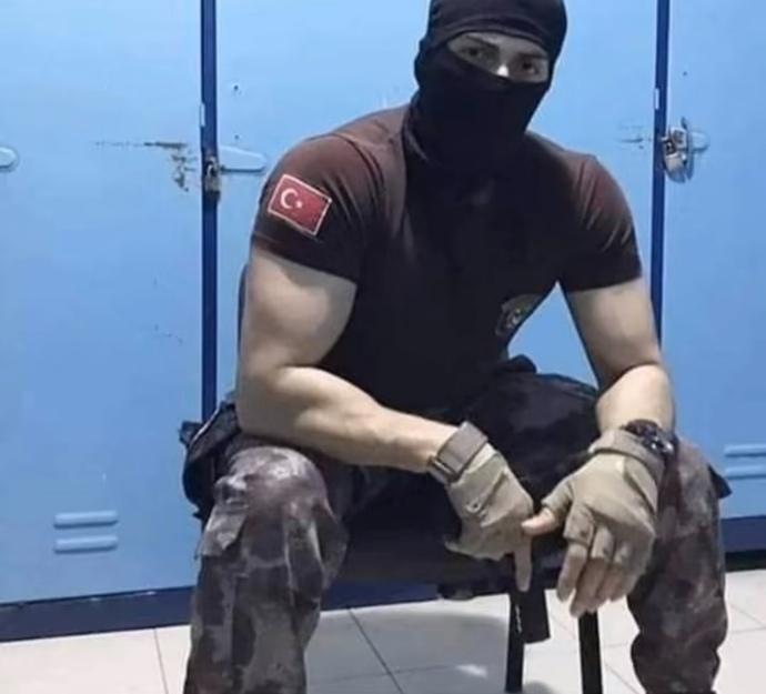Türk askerimi daha güçlü duruyor kürt çocukmu?