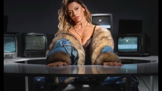 Kim böyle bir kadınla evlenir ki?