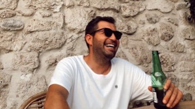 Asırlık profil fotosunu değiştiren adam yeni sevgili mi yapmıştır?