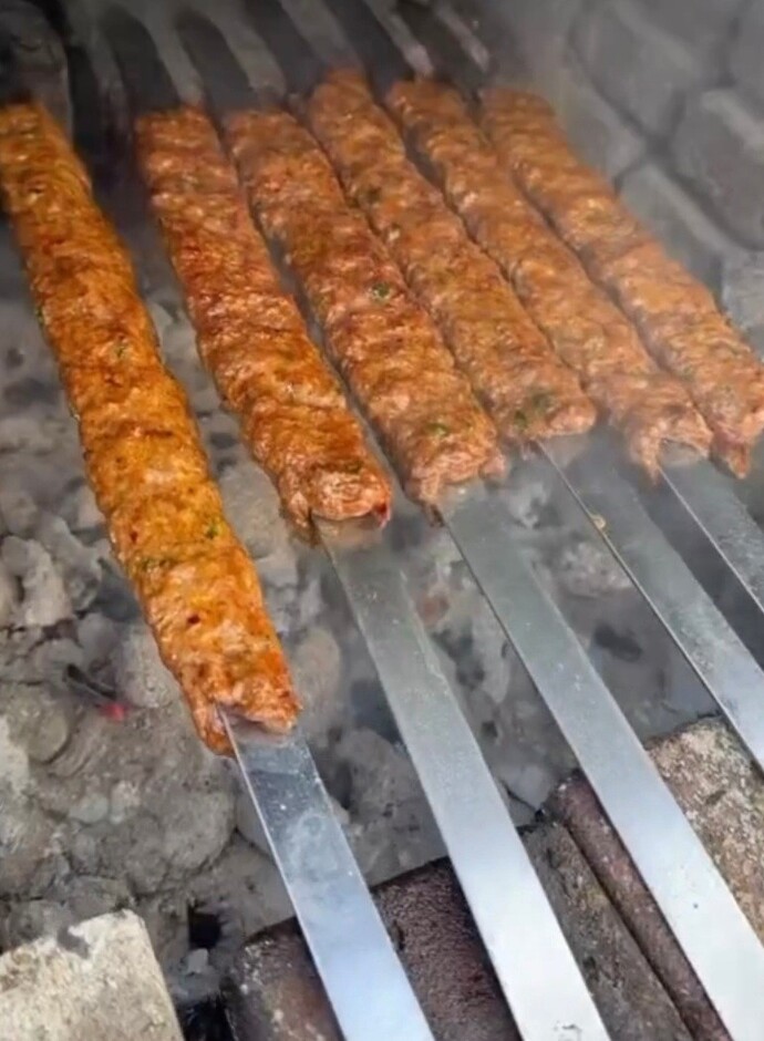 Mangalda Adana şiş severmisin?