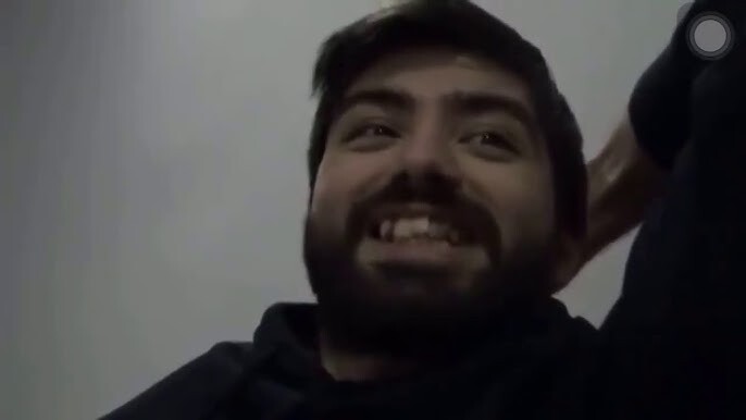 Nişanlım beni aşağıdan görmek için on dakika orada beni izledi sizce de bunlar saf sevgi değil mi siz ne düşünüyorsunuz gerçekten?