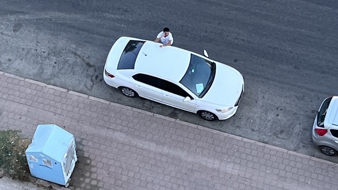 Nişanlım beni aşağıdan görmek için on dakika orada beni izledi sizce de bunlar saf sevgi değil mi siz ne düşünüyorsunuz gerçekten?