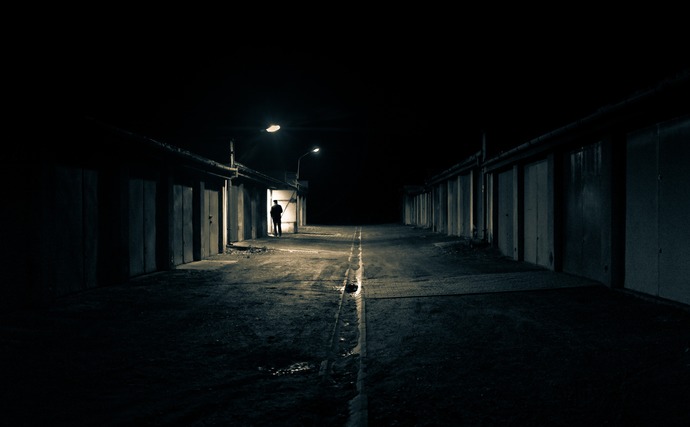 Gece karanlık bir sokakta yürümek sizi korkutur mu?