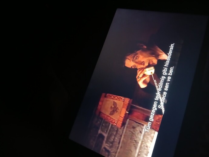 Gece gece film izlemekten daha güzel başka ne var?