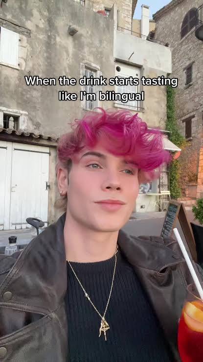 Pembe saç erkeklere gider mi?