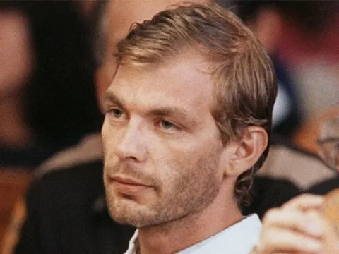 Jeffrey dahmer hepinizden daha yakışıklı dimi?