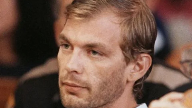 Jeffrey dahmer hepinizden daha yakışıklı dimi?
