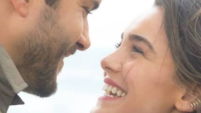 Sence aşk birini beklemek mi, yoksa birlikte yürümek mi?