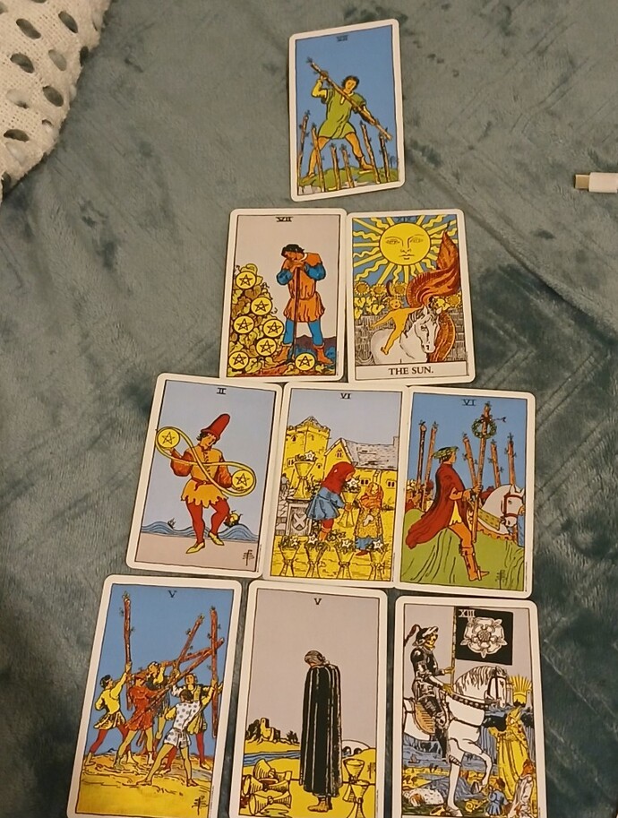 Ayrıldığım sevgilim şu an ne düşünüyor tarot bakan var mı ?