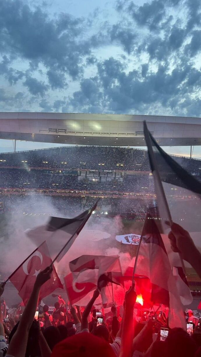 Formayı giyip tribünde bağırsan mı daha keyifli, TV karşısında cipsle izlemek mi?