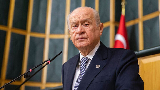 Devlet Bahçeli, "Sosyal medyanın kökü kazınmalı" demiş. Sizce internet özgürlüğüne el atılmalı mı?