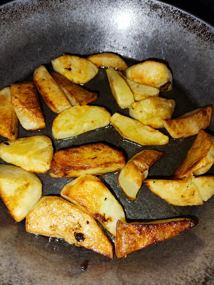Patates kızartmada üstüme başka birini tanımam 🤭yetenekli olduğum kadarda marifetli olmak zorunda mıyım?🤭?