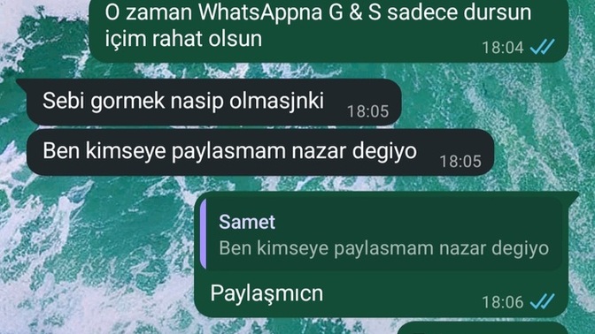 38 yaşında ki erkek 20 li yaşlardaki kızlarla neden takılır , sevdiği kızda var bunlar evlenir mi?