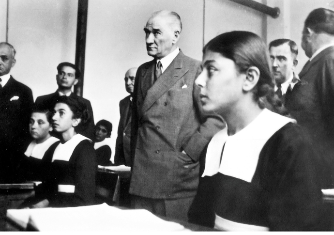Atatürk bugünkü Türkiyeyi görseydi yine aynı mücadele örneğini gösterir miydi sizce?