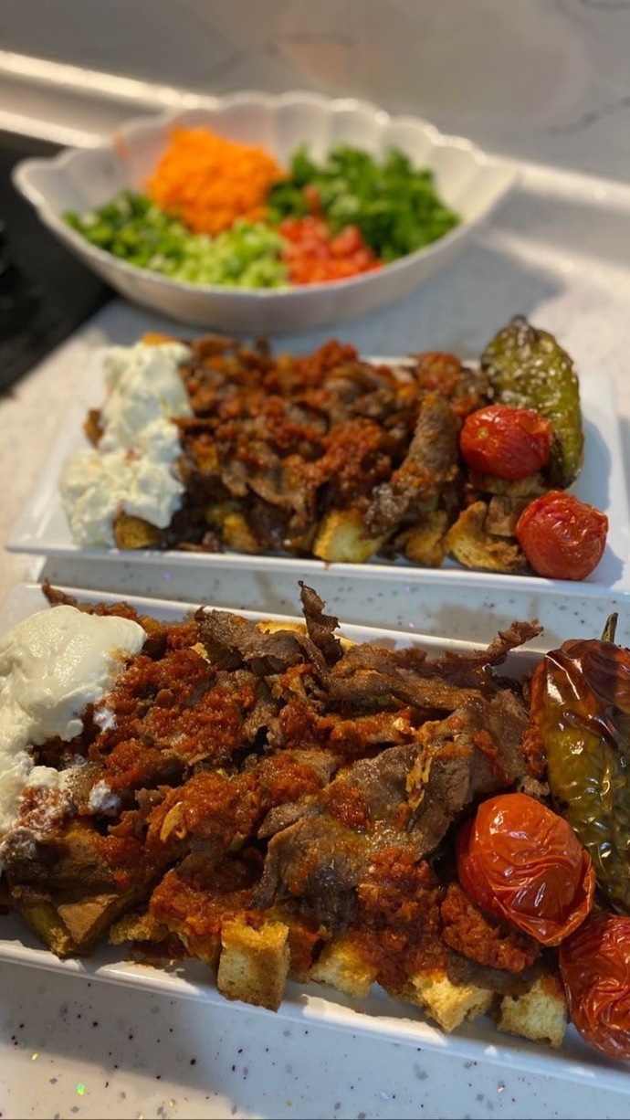 Hadi en sevdiğiniz yemeği tahmin ediyorum ve en sevdiğin tatlı seç hangisiii 💋💋💋💋😍?