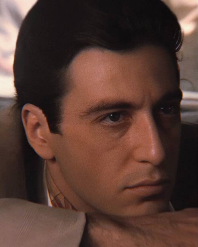 Godfather filmindeki Michael Corleoneye aşık olmam normal mi?