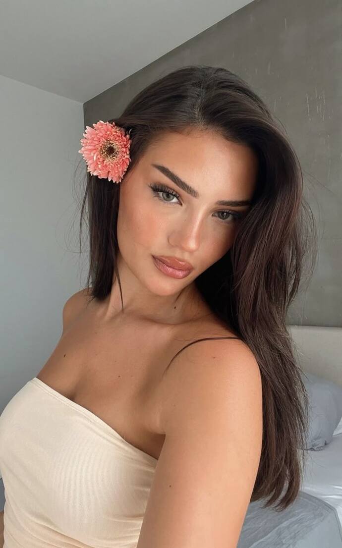 Elmacık kemiği güzelliği gölgeler mi sizce?