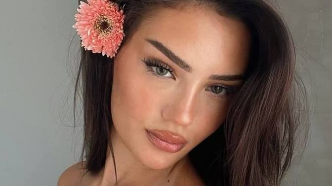 Elmacık kemiği güzelliği gölgeler mi sizce?