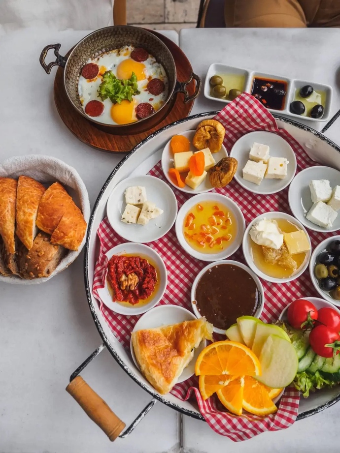 Kahvaltıda akşamdan kalan yemekleri yer misiniz?
