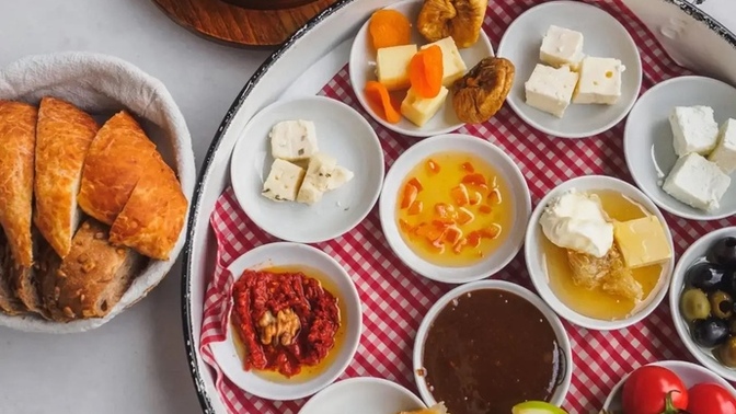 Kahvaltıda akşamdan kalan yemekleri yer misiniz?