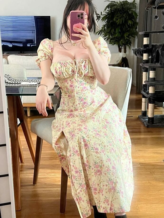 Çiçekli elbiseler güzel mi sizce?