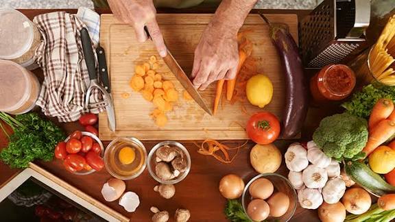 Yemek yapması mı zor düşünmesi mı zor?