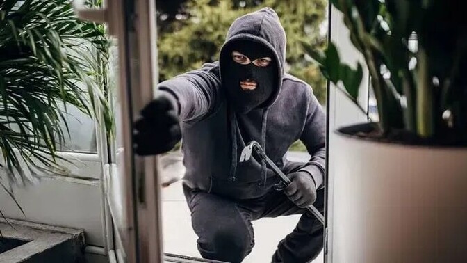 Evine hırsız girdiğini gördün/anladın. O an ne yapardın?