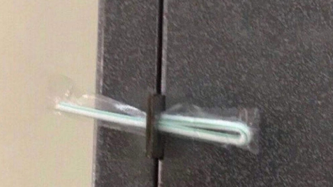 Anahtarı bulamadım, kapıyı geçici olarak böyle kapattım, sizce eve dönene kadar dayanır mı, yoksa riskli mi?