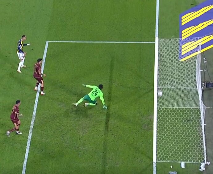 Fenerbahçe 1 - Trabzonspor 0.. Sarı lacivertliler Tedesco ile ilk maçını kazandı ve yine hakem rezaleti yaşandı! Ne düşünüyorsunuz?