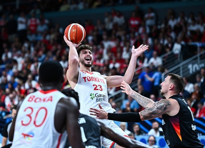 Maçı nasıl buldunuz Euro 2025te 12 Dev Adam Avrupa İkincisi Oldu ❤️🇹🇷❤️?