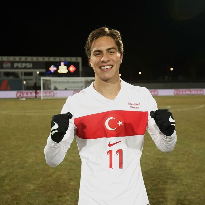 Atakan Özkaya mı Kenan Yıldız mı daha yakışıklı?