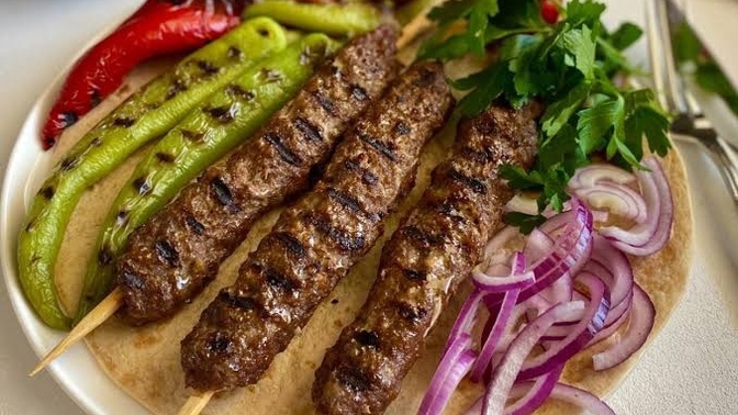 Kebap pideyle mi yenmeli, lavaşla mı?