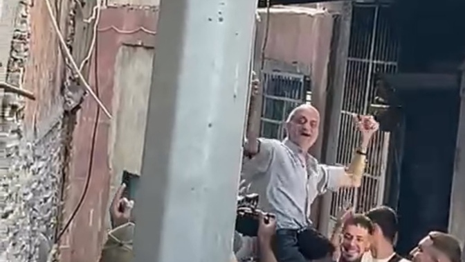 Çevrenizde garip insanlar bulunur mu?