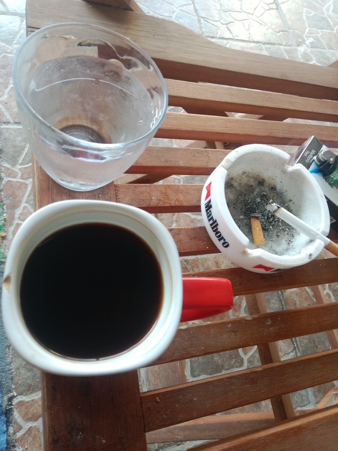 Kahvenin yanında su tüketir misiniz?