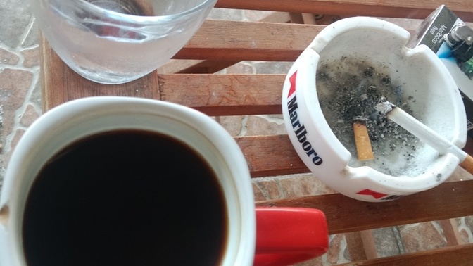 Kahvenin yanında su tüketir misiniz?