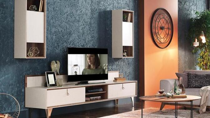 TV ünitesini duvara monte etmek mi yoksa klasik ünite kullanmak mı daha şık durur?