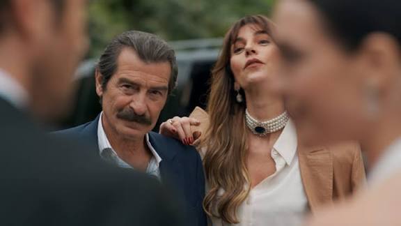 Aşkta makam, mevki, para gibi şeyler güzellik/yakışıklılık algısından önce mi gelir?
